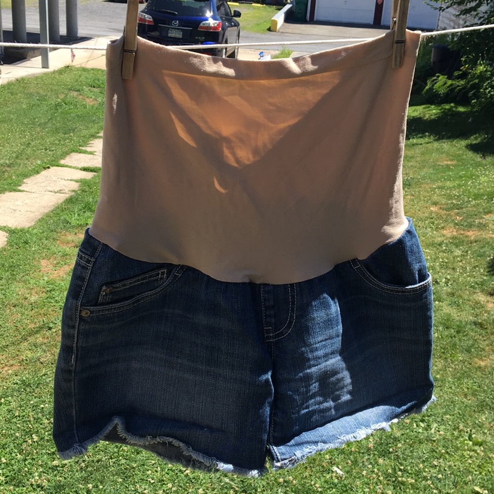 Maternity shorts